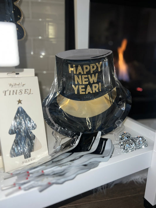 paper plates :: happy new year hat